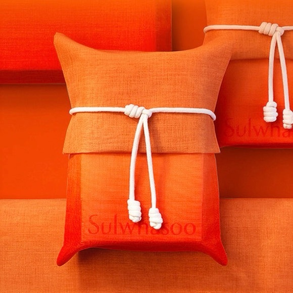 (2 for $30) Sulwhasoo traditional Korean gift wrap - Picture 1 of 8